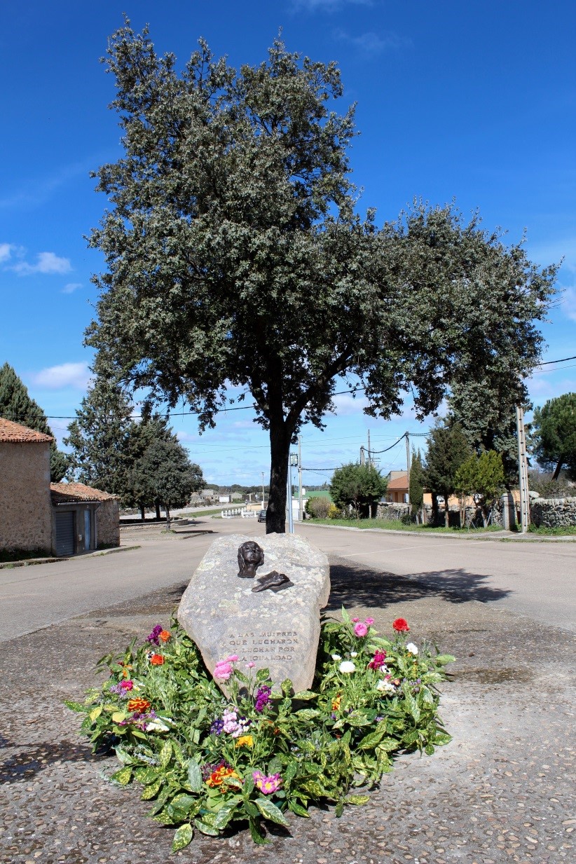 Escultura a la igualdad de género